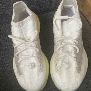 Adidas Yeezy sneaker men’s size 7.5 white color